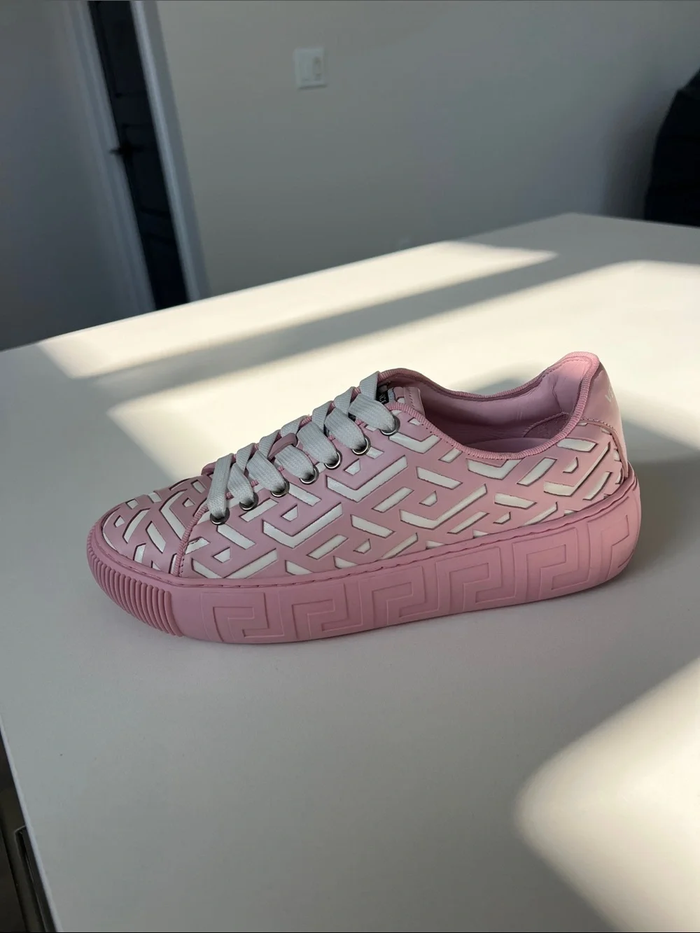 Versace greca labyrinth low top pink and white leather lace up platform sneakers